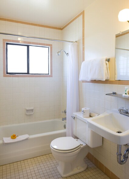 More Photos Of 501 E Historic Route 66, Moriarty Hotel For Sale