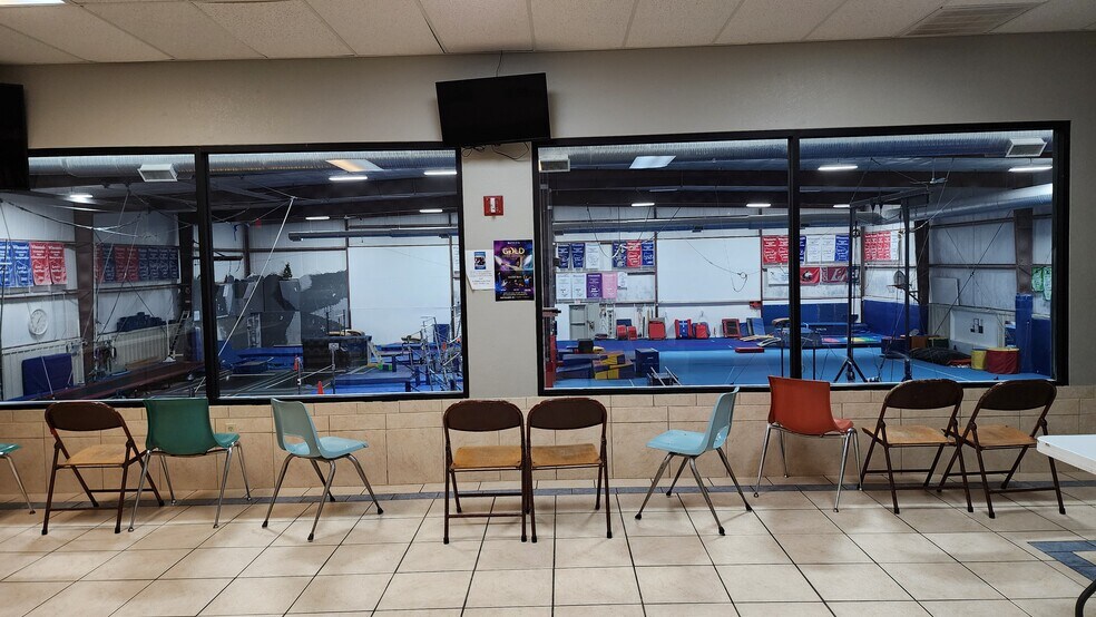 More Photos Of 2080 W 20th Ave, Oshkosh Flex For Sale