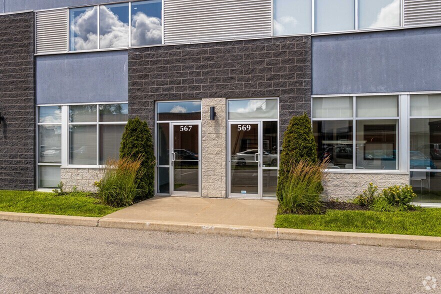 More Photos Of 557-577 Boul du Curé-Boivin, Boisbriand Warehouse For Lease
