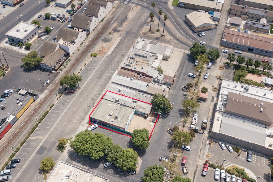 More Photos Of 132 S 1st St, Turlock Storefront For Sale