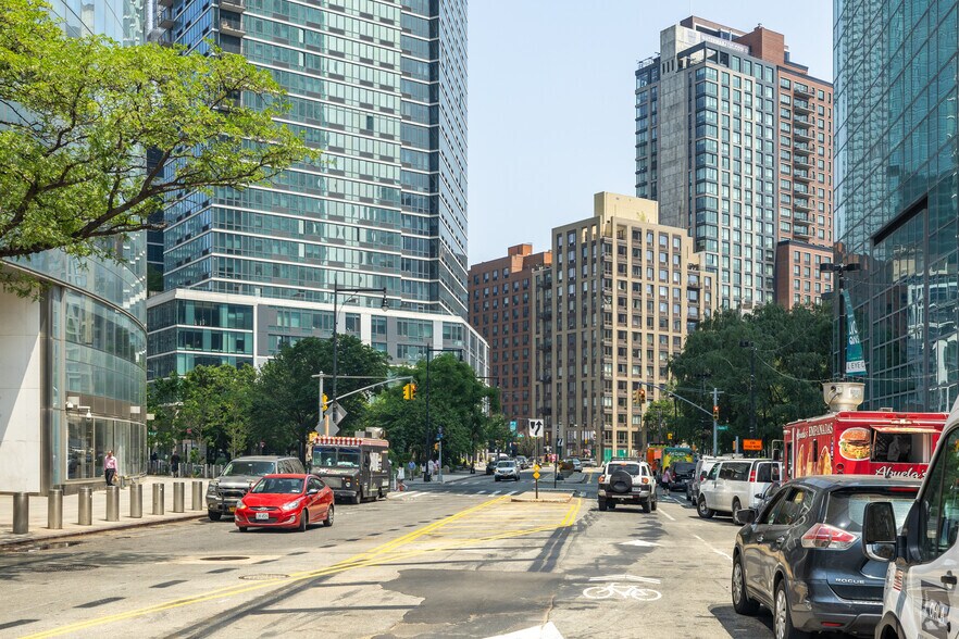 More Photos Of 2 Court Sq, Long Island City Office For Sale