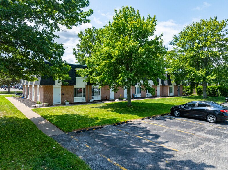 Primary Photo Of 5510 Beavercrest Dr, Lorain Apartments For Sale