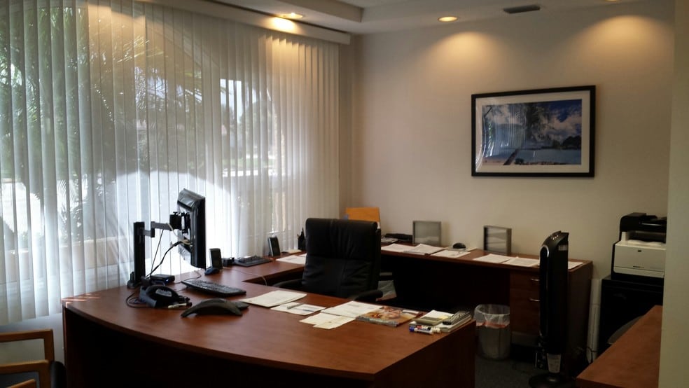 More Photos Of 461-481 E Hillsboro Blvd, Deerfield Beach Office For Lease