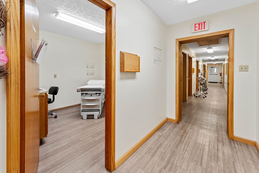 More Photos Of 725 N Pike St, Grafton Office For Sale