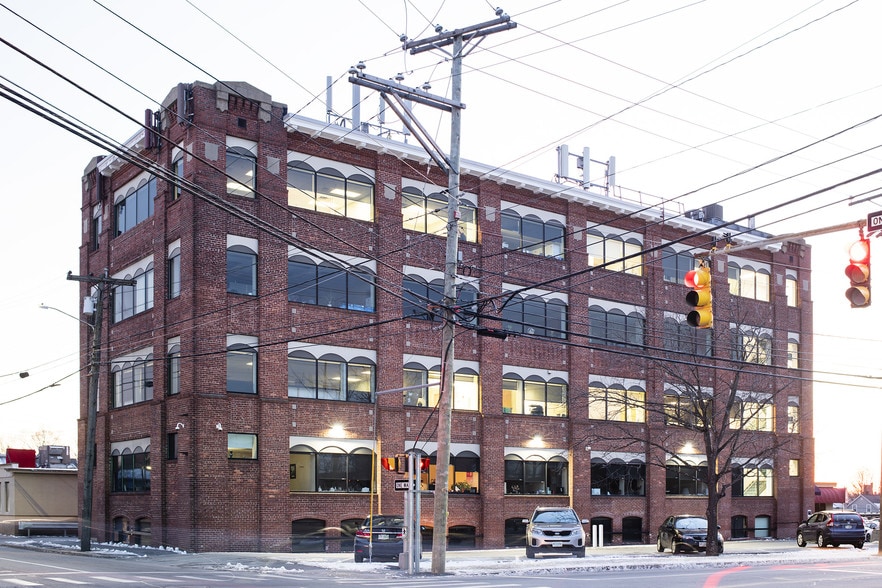 More Photos Of 228 Maple St, Manchester Office For Sale