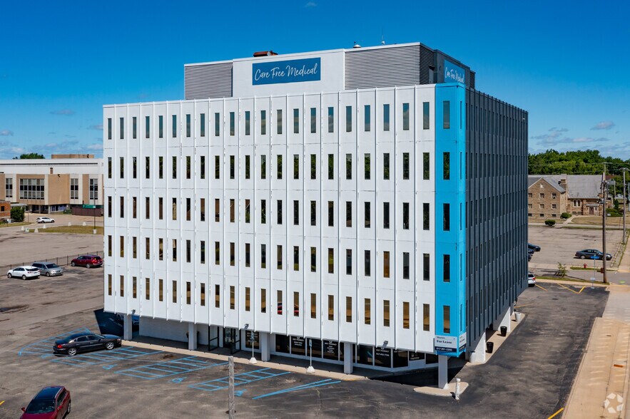Primary Photo Of 1100 W Saginaw St, Lansing Medical For Sale