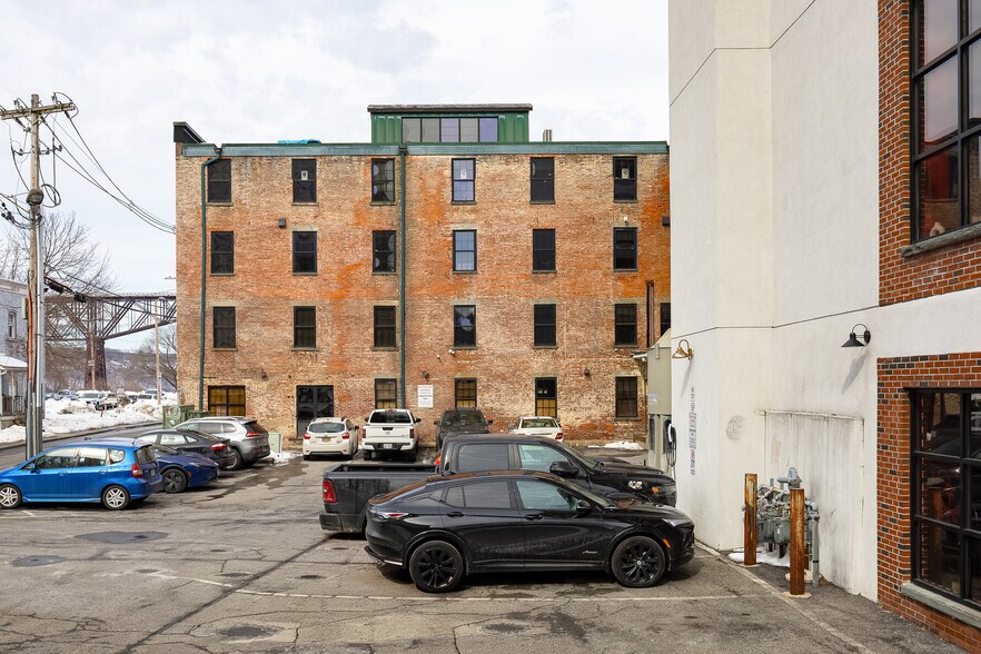 More Photos Of 35 Main St, Poughkeepsie Office Residential For Lease