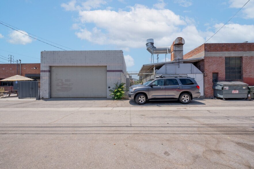 More Photos Of 1104 S Victory Blvd, Burbank Auto Repair For Sale