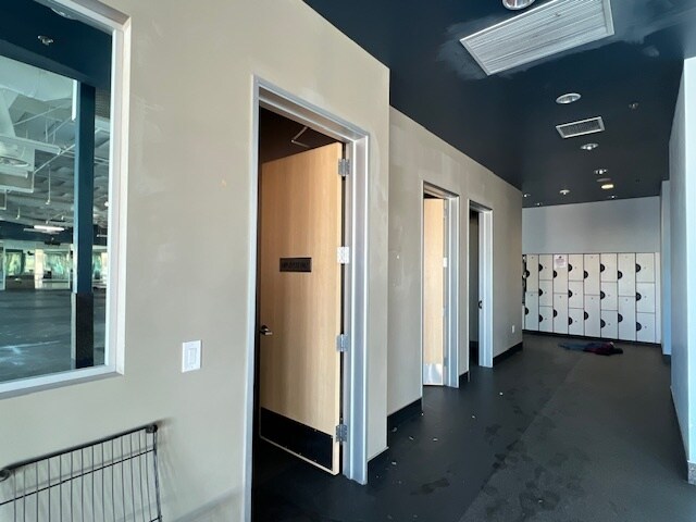 More Photos Of 13605 Bear Valley Rd, Victorville General Retail For Sale