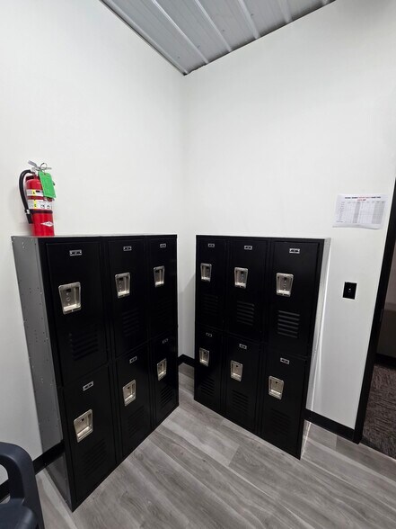 More Photos Of 1155 40th Ave S, Grand Forks Sports And Entertainment For Sale
