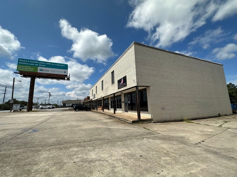More Photos Of 1421 Laurens Rd, Greenville Storefront Retail Office For Lease