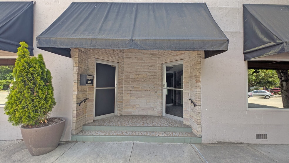 More Photos Of 126 NE 2nd Ave, Hillsboro Storefront For Sale