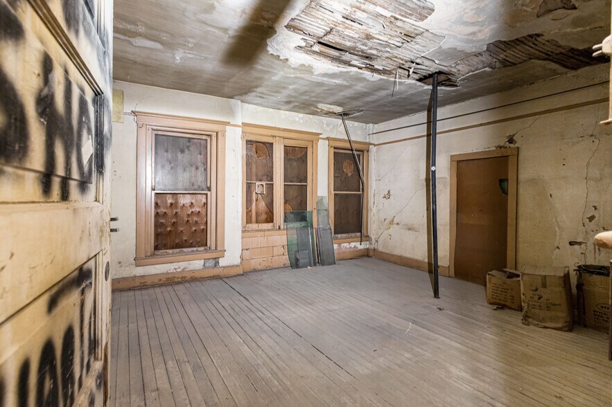 More Photos Of 844-846 N G Ave, Douglas Storefront Retail Residential For Sale