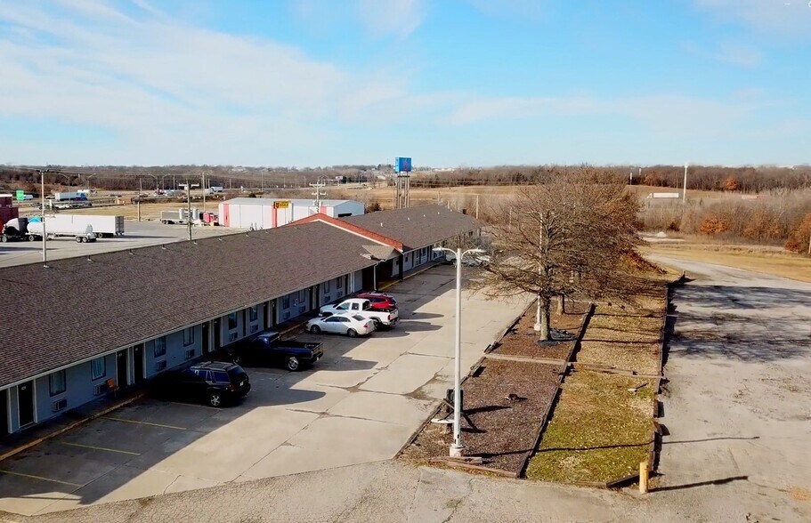 More Photos Of 1920 Bob Griffin Rd, Cameron Hotel For Sale