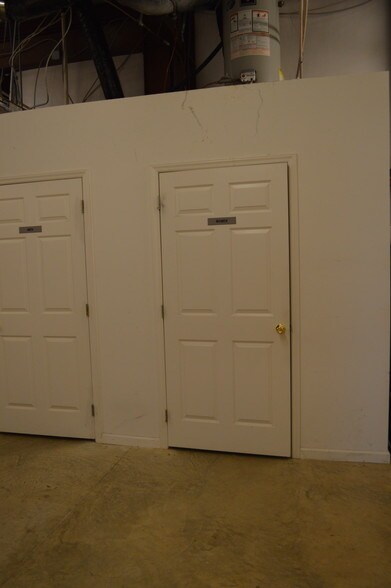 More Photos Of 409 Chicago Dr, Fayetteville Flex For Lease