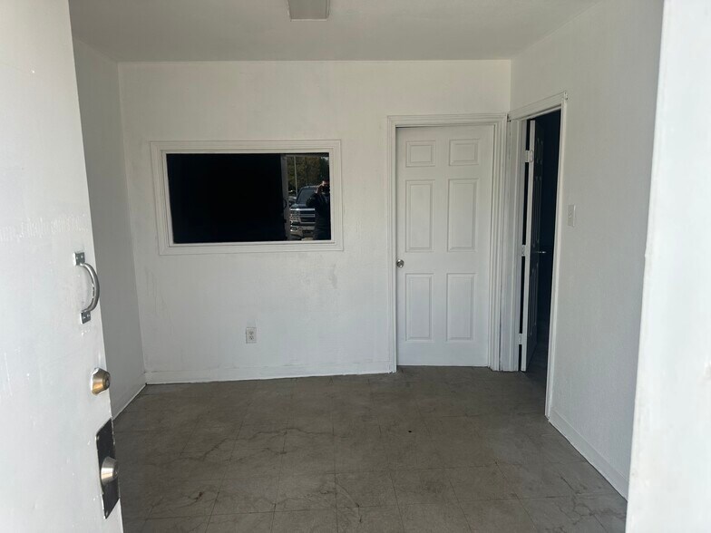More Photos Of 10411 Harry Hines Blvd, Dallas Auto Dealership For Lease