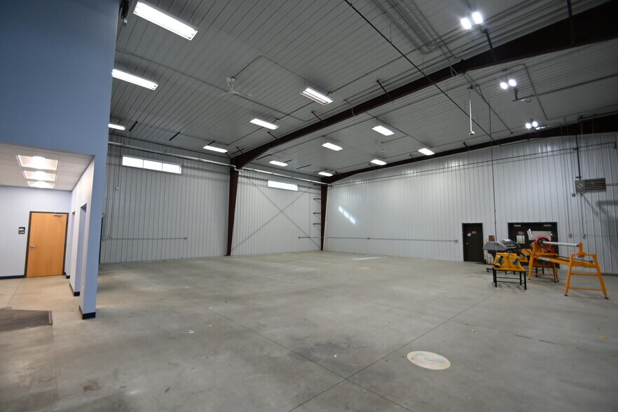 More Photos Of 1501 21st Ave N, Fargo Light Manufacturing For Lease