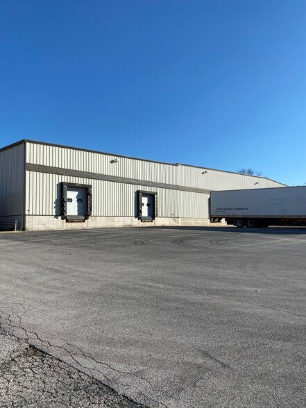 More Photos Of 2925 Wismann Ln, Quincy Service For Lease