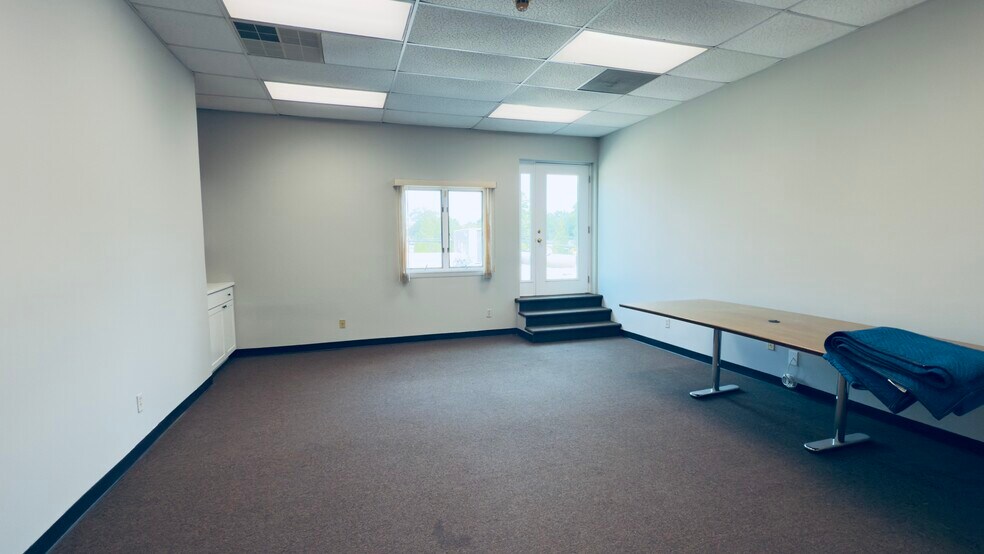 More Photos Of 507 Broad St, Shrewsbury Storefront Retail Office For Lease