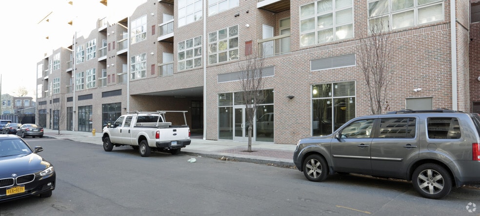 More Photos Of 515 West Ave, Norwalk Unknown For Lease