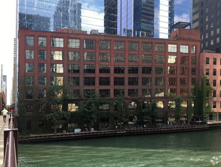 More Photos Of 180 N Wacker Dr, Chicago Loft Creative Space For Lease