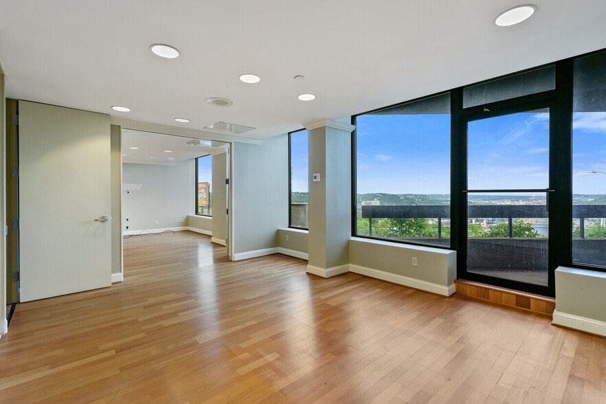 More Photos Of 1301 Grandview Ave, Pittsburgh Office For Sale