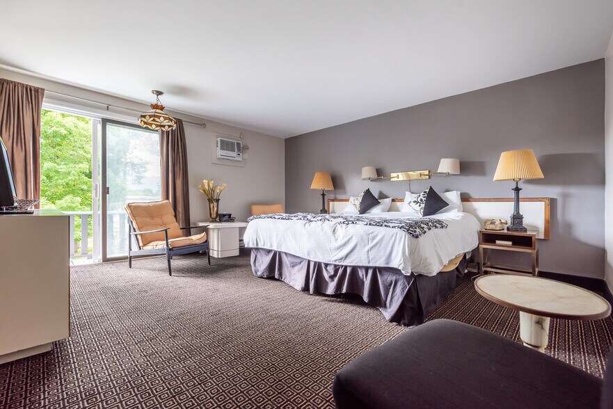 More Photos Of 6302 Main St, Tannersville Hotel For Sale