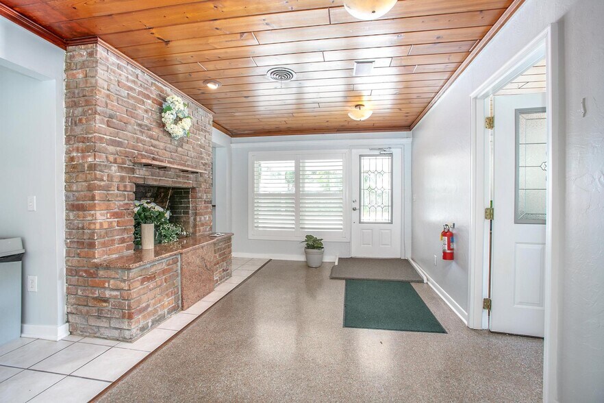 More Photos Of 1025 W New York Ave, Deland Coworking Space