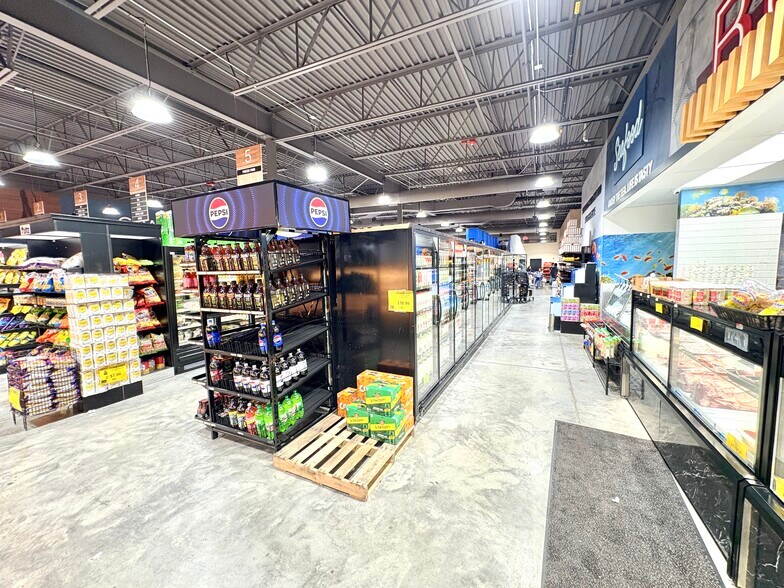 More Photos Of 96 Grove St, Waterbury Supermarket For Sale