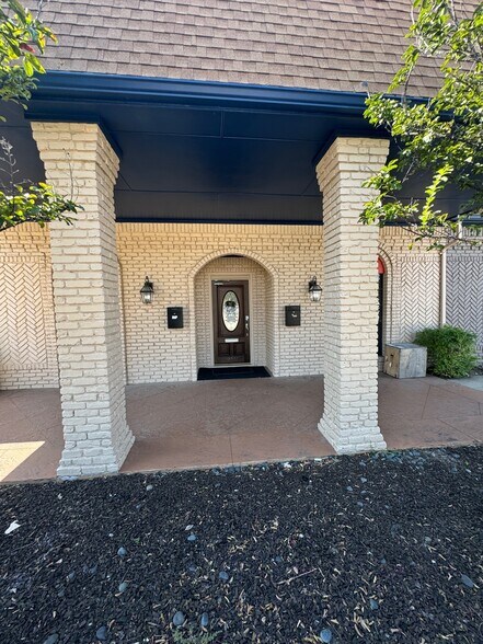 More Photos Of 2511 Texas Dr, Irving Office For Lease