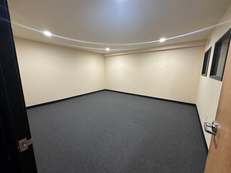 More Photos Of 3608 San Fernando Rd, Glendale Loft Creative Space For Lease