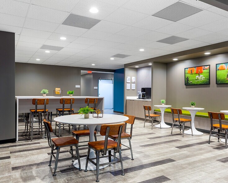 Primary Photo Of 67 Forest St, Marlborough Coworking Space