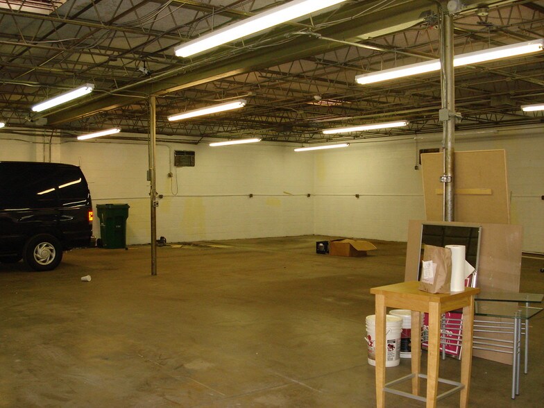 More Photos Of 1100-1104 E Berks St, Philadelphia Flex For Lease