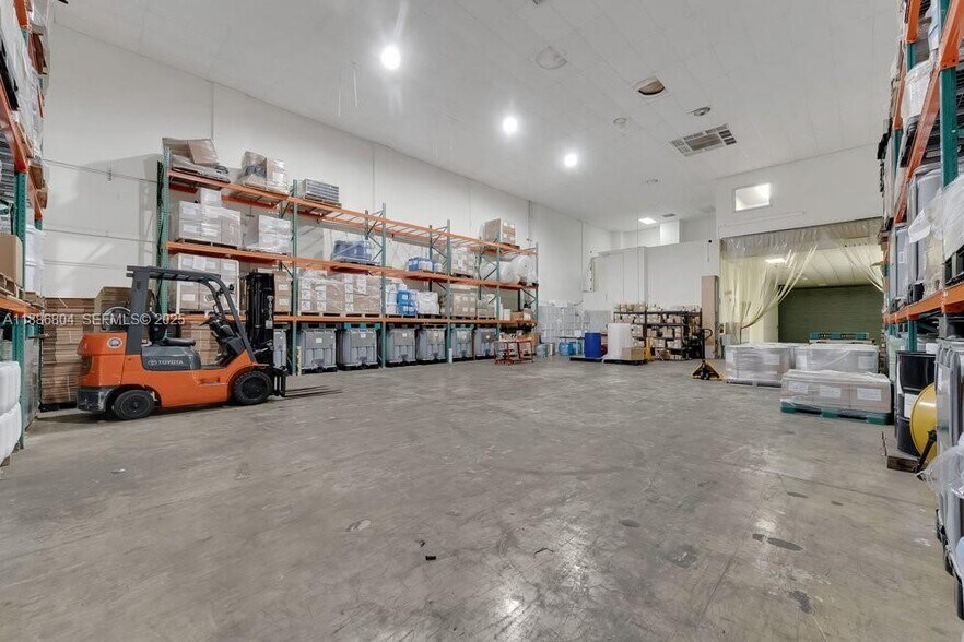 More Photos Of 2201 NW 102nd Pl, Miami Warehouse For Sale