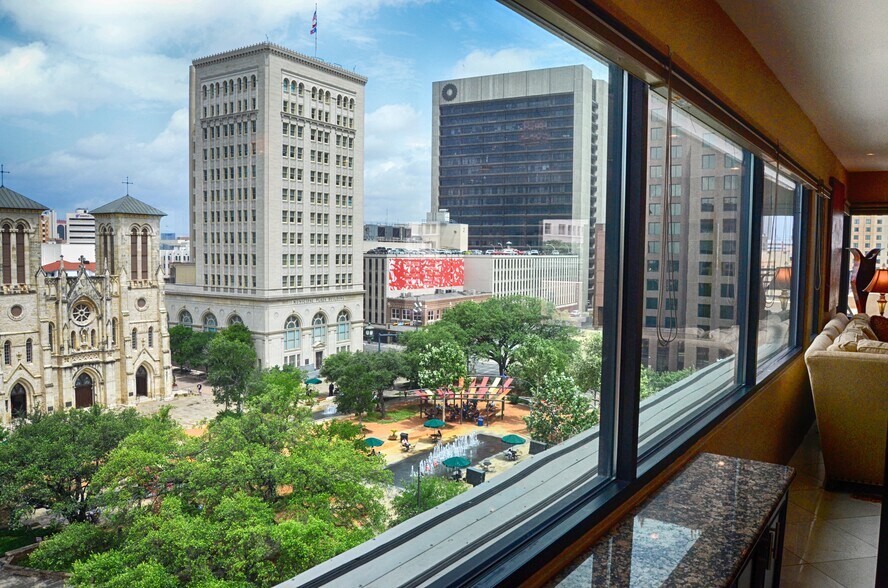 More Photos Of 126 E Main Plz, San Antonio Apartments For Sale