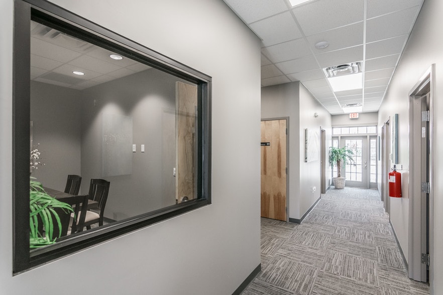 More Photos Of 111 Imperial Blvd, Hendersonville Office Residential For Lease