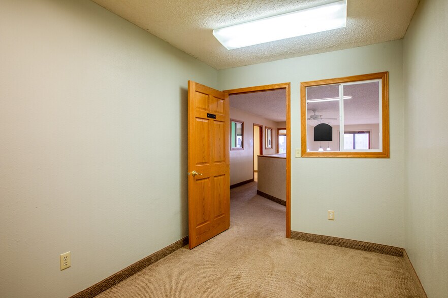 More Photos Of 1411 W Dakota Pkwy, Williston Office For Lease