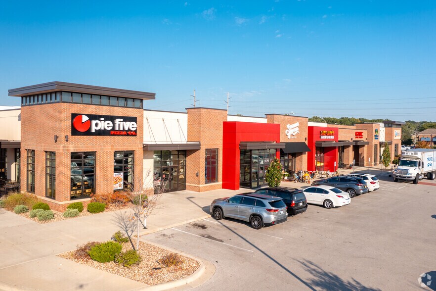 More Photos Of 9101 Metcalf Ave, Overland Park Freestanding For Lease