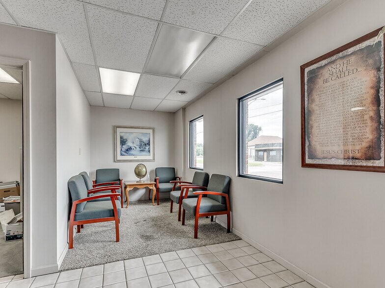 More Photos Of 1420 Linwood Blvd, Oklahoma City Office For Sale