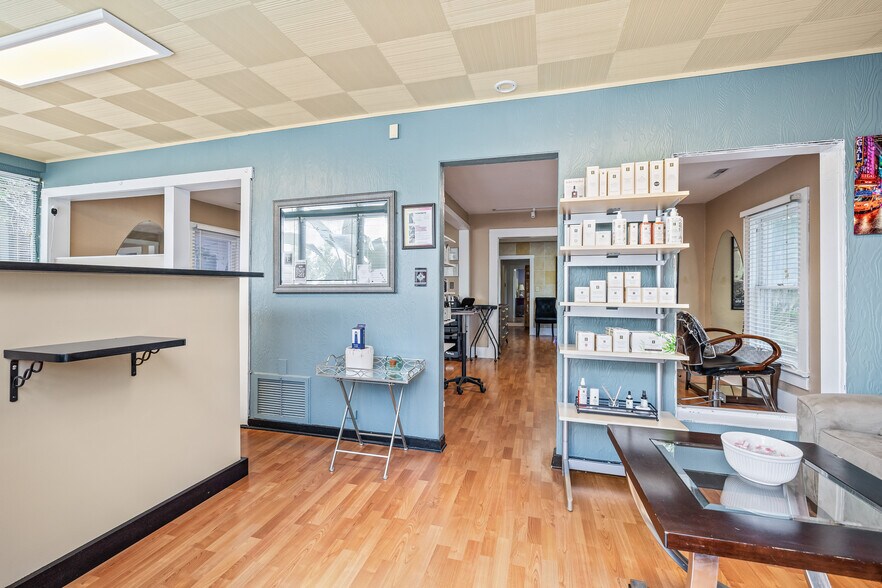 More Photos Of 805 Turner St, Clearwater Office For Sale