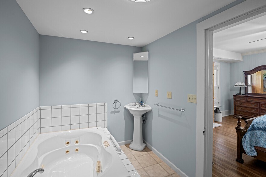 More Photos Of 567 E Water St, Belhaven Hospitality For Sale