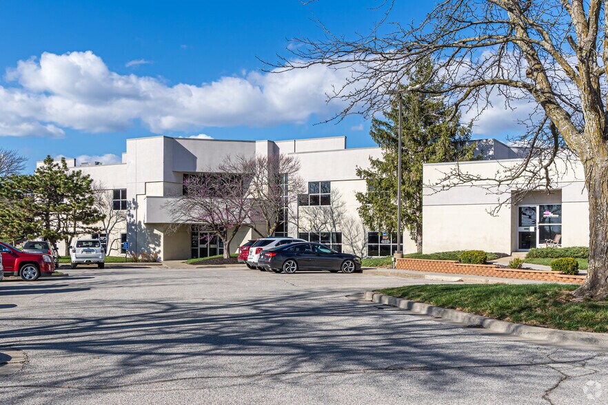 More Photos Of 801 N Mur-Len Rd, Olathe Medical For Lease