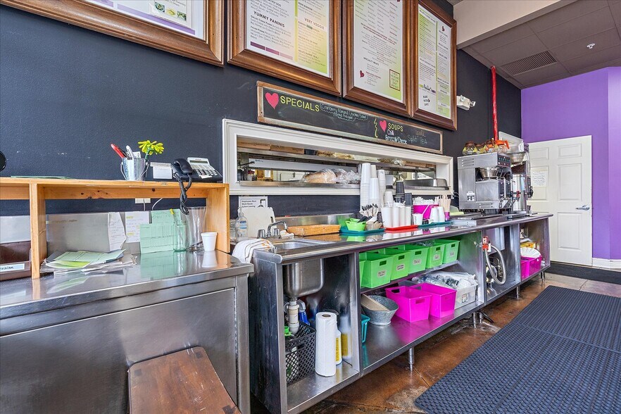 More Photos Of 15 S Beneva Rd, Sarasota Restaurant For Lease