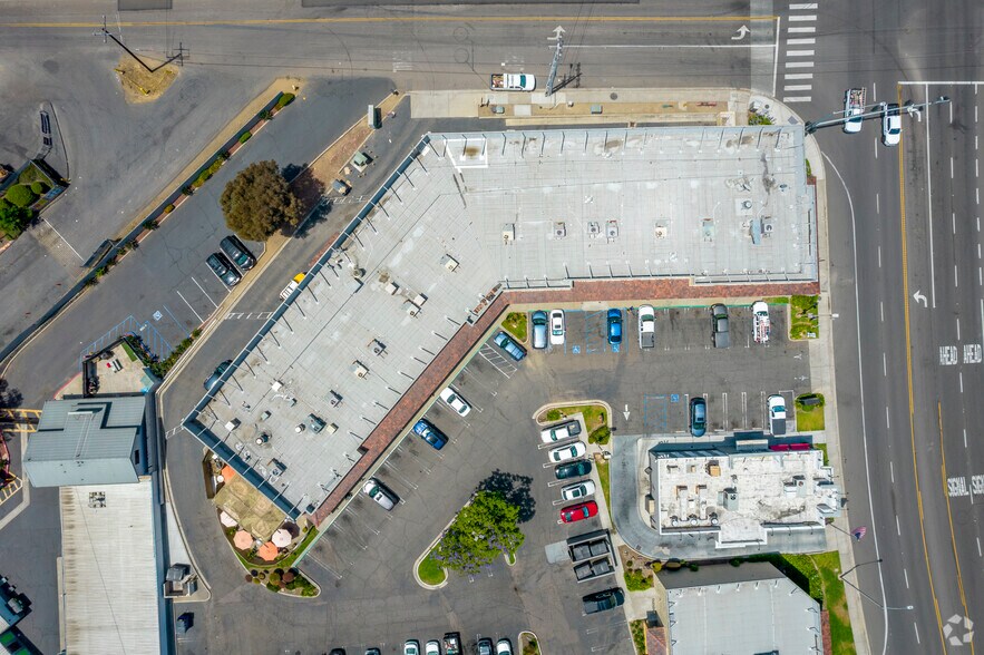 More Photos Of 1075-1079 S Mission Rd, Fallbrook Unknown For Lease