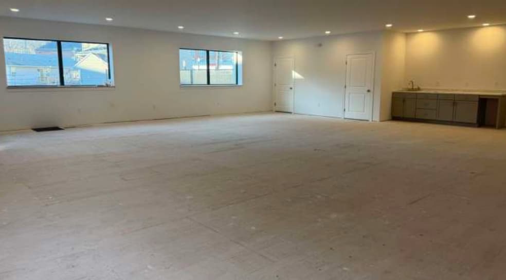 More Photos Of 35 State St, Ludlow Storefront Retail Office For Lease