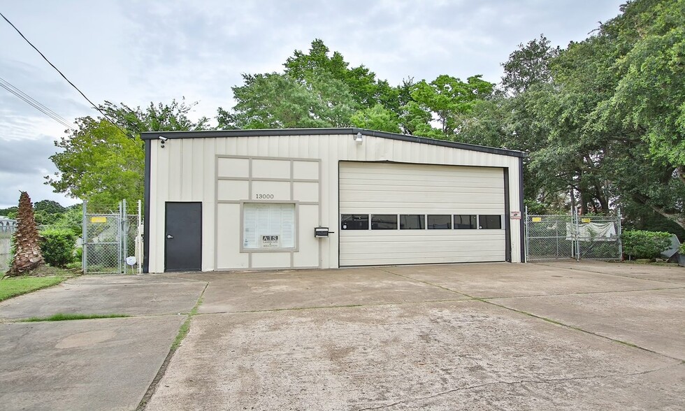 More Photos Of 13000 Schroeder Rd, Houston Warehouse For Sale