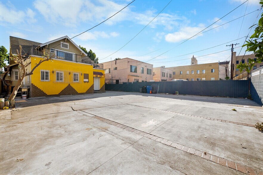 More Photos Of 2823 W 8th St, Los Angeles Office For Lease