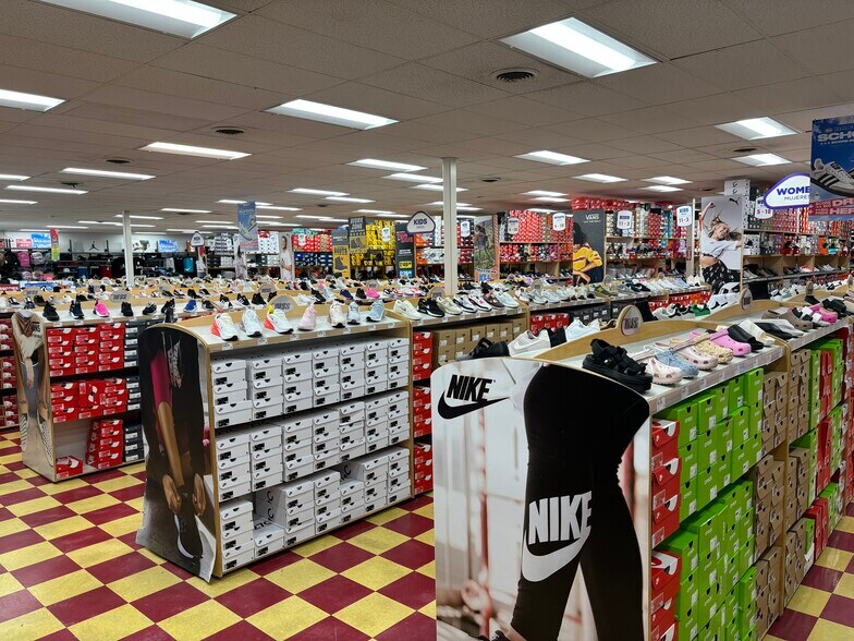 More Photos Of 6250 Atlantic Ave, Bell Freestanding For Lease