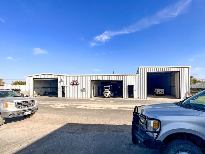 More Photos Of 400 Stoddard st, Odessa Warehouse For Sale
