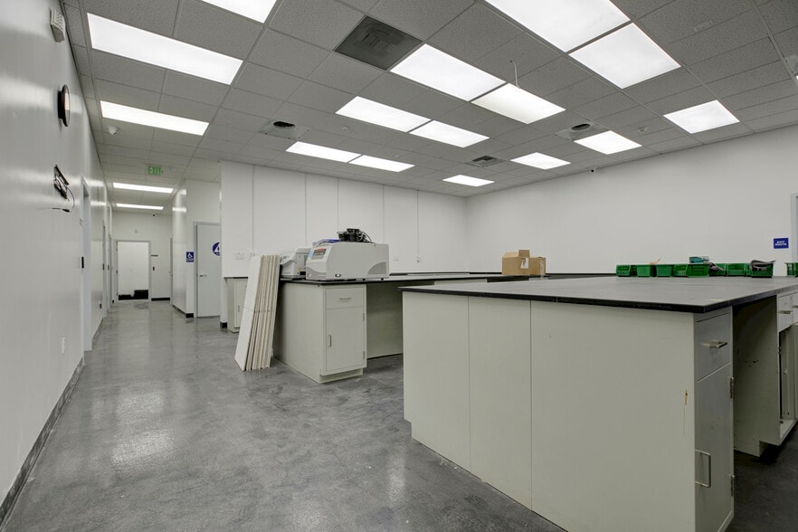 More Photos Of 18417 Bryant St, Northridge Service For Sale